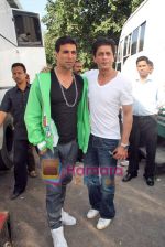 Akshay Kumar, Shahrukh Khan on the sets of Blue in Filmcity on 18th Sep 2009 (8).JPG